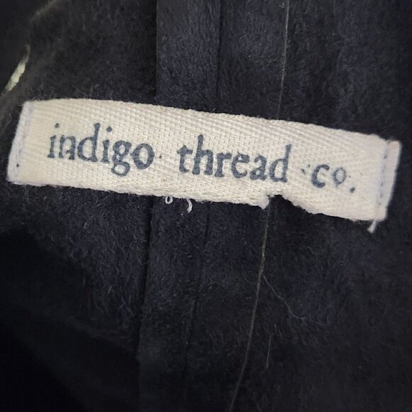 Indigo Thread Co Black Faux Suede Poncho Shawl Laser Cut Fringe Size 1X/2X - Picture 6 of 6